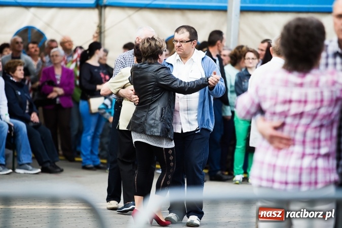 Zdjęcie w galerii na portalu naszraciborz.pl: Zespół Skaner na zakończenie pierwszego dnia targów w Pietrowicach Wielkich wiadomości z regionu