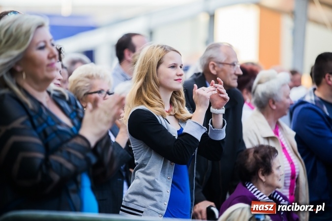 Zdjęcie w galerii na portalu naszraciborz.pl: Zespół Skaner na zakończenie pierwszego dnia targów w Pietrowicach Wielkich wiadomości z regionu