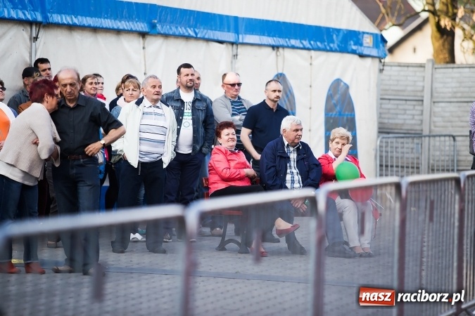 Zdjęcie w galerii na portalu naszraciborz.pl: Zespół Skaner na zakończenie pierwszego dnia targów w Pietrowicach Wielkich wiadomości z regionu