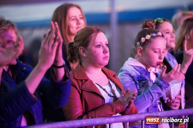 Zdjęcie w galerii na portalu naszraciborz.pl: Zespół Skaner na zakończenie pierwszego dnia targów w Pietrowicach Wielkich wiadomości z regionu