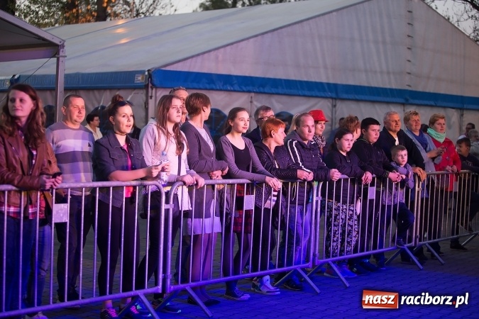 Zdjęcie w galerii na portalu naszraciborz.pl: Zespół Skaner na zakończenie pierwszego dnia targów w Pietrowicach Wielkich wiadomości z regionu