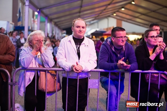 Zdjęcie w galerii na portalu naszraciborz.pl: Zespół Skaner na zakończenie pierwszego dnia targów w Pietrowicach Wielkich wiadomości z regionu