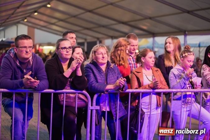 Zdjęcie w galerii na portalu naszraciborz.pl: Zespół Skaner na zakończenie pierwszego dnia targów w Pietrowicach Wielkich wiadomości z regionu