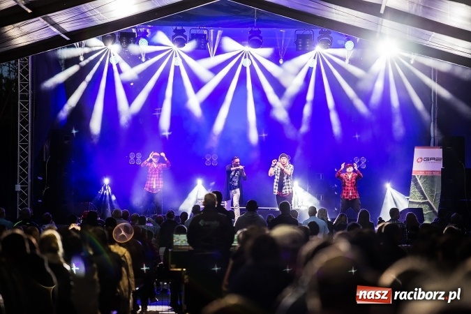 Zdjęcie w galerii na portalu naszraciborz.pl: Zespół Skaner na zakończenie pierwszego dnia targów w Pietrowicach Wielkich wiadomości z regionu