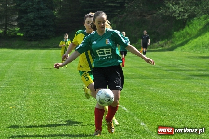 Zdjęcie w galerii na portalu naszraciborz.pl: Piłkarki z Gamowa bliskie sprawienia niespodzianki wiadomości z regionu