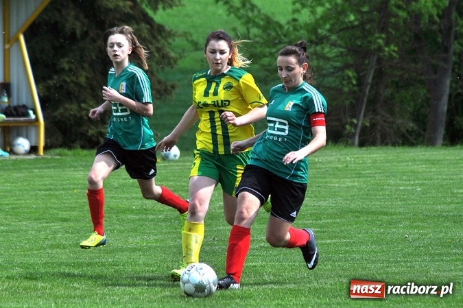 Zdjęcie w galerii na portalu naszraciborz.pl: Piłkarki z Gamowa bliskie sprawienia niespodzianki wiadomości z regionu