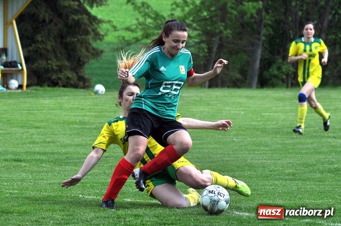 Zdjęcie w galerii na portalu naszraciborz.pl: Piłkarki z Gamowa bliskie sprawienia niespodzianki wiadomości z regionu