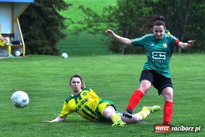 Zdjęcie w galerii na portalu naszraciborz.pl: Piłkarki z Gamowa bliskie sprawienia niespodzianki wiadomości z regionu