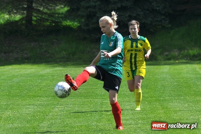 Zdjęcie w galerii na portalu naszraciborz.pl: Piłkarki z Gamowa bliskie sprawienia niespodzianki wiadomości z regionu