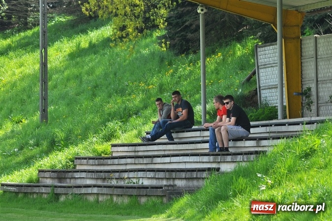 Zdjęcie w galerii na portalu naszraciborz.pl: Piłkarki z Gamowa bliskie sprawienia niespodzianki wiadomości z regionu