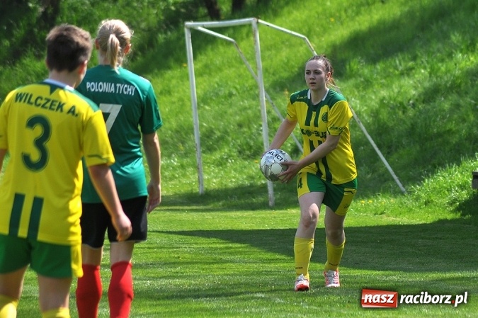 Zdjęcie w galerii na portalu naszraciborz.pl: Piłkarki z Gamowa bliskie sprawienia niespodzianki wiadomości z regionu