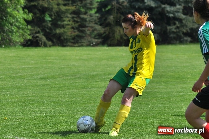 Zdjęcie w galerii na portalu naszraciborz.pl: Piłkarki z Gamowa bliskie sprawienia niespodzianki wiadomości z regionu