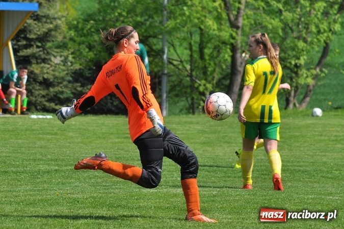 Zdjęcie w galerii na portalu naszraciborz.pl: Piłkarki z Gamowa bliskie sprawienia niespodzianki wiadomości z regionu