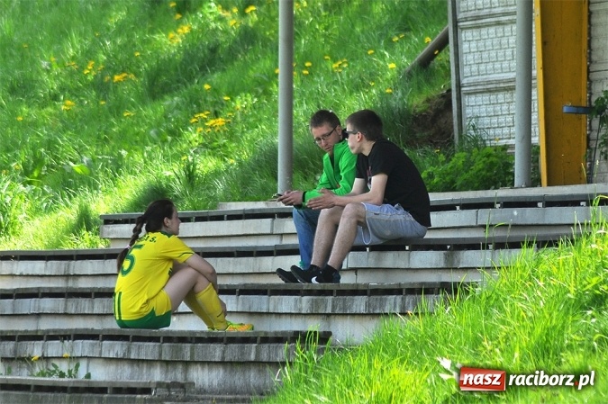 Zdjęcie w galerii na portalu naszraciborz.pl: Piłkarki z Gamowa bliskie sprawienia niespodzianki wiadomości z regionu