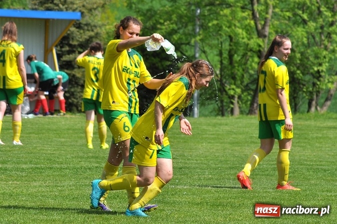 Zdjęcie w galerii na portalu naszraciborz.pl: Piłkarki z Gamowa bliskie sprawienia niespodzianki wiadomości z regionu