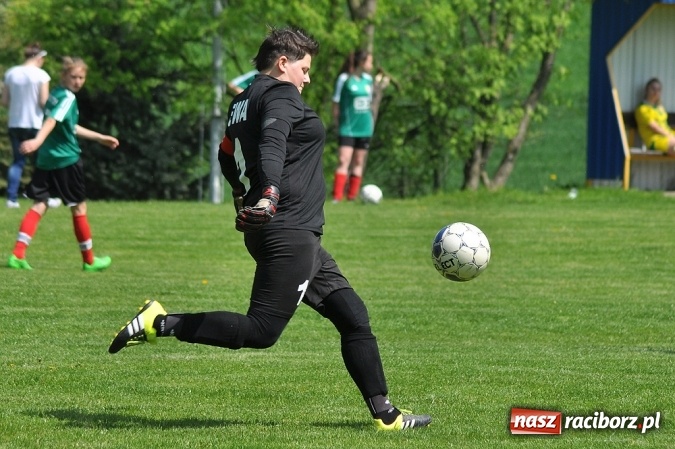 Zdjęcie w galerii na portalu naszraciborz.pl: Piłkarki z Gamowa bliskie sprawienia niespodzianki wiadomości z regionu