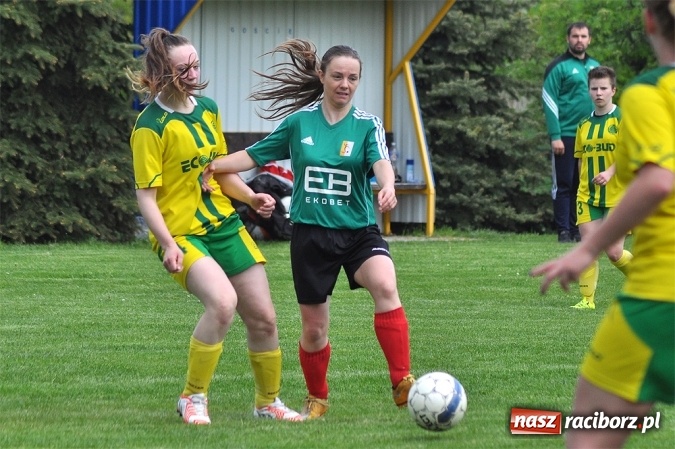 Zdjęcie w galerii na portalu naszraciborz.pl: Piłkarki z Gamowa bliskie sprawienia niespodzianki wiadomości z regionu
