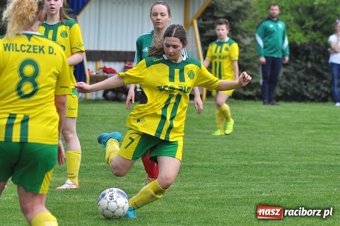 Zdjęcie w galerii na portalu naszraciborz.pl: Piłkarki z Gamowa bliskie sprawienia niespodzianki wiadomości z regionu
