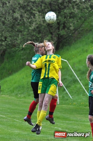 Zdjęcie w galerii na portalu naszraciborz.pl: Piłkarki z Gamowa bliskie sprawienia niespodzianki wiadomości z regionu