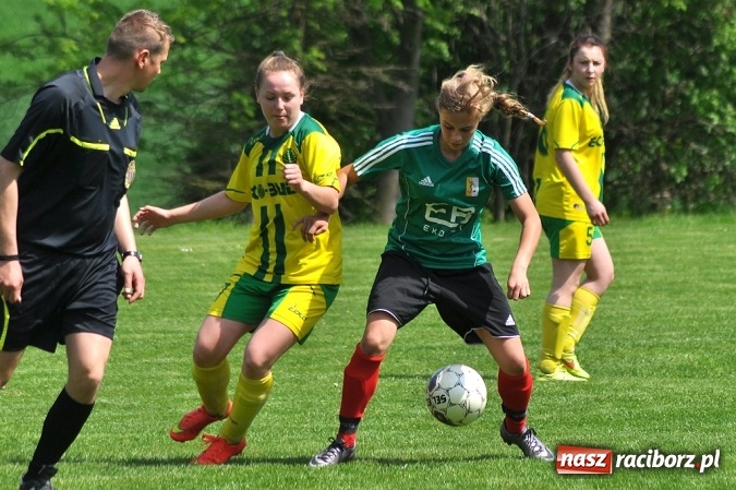Zdjęcie w galerii na portalu naszraciborz.pl: Piłkarki z Gamowa bliskie sprawienia niespodzianki wiadomości z regionu