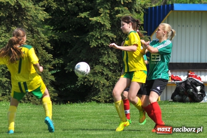 Zdjęcie w galerii na portalu naszraciborz.pl: Piłkarki z Gamowa bliskie sprawienia niespodzianki wiadomości z regionu