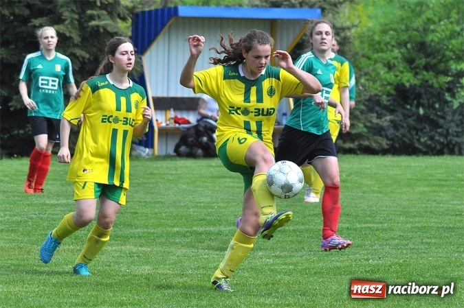 Zdjęcie w galerii na portalu naszraciborz.pl: Piłkarki z Gamowa bliskie sprawienia niespodzianki wiadomości z regionu