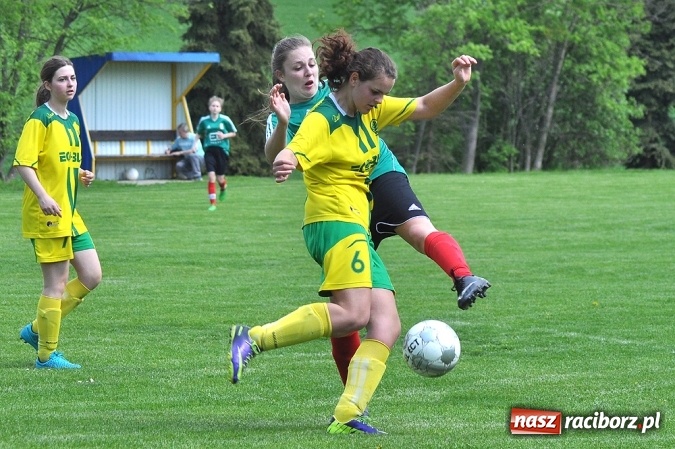 Zdjęcie w galerii na portalu naszraciborz.pl: Piłkarki z Gamowa bliskie sprawienia niespodzianki wiadomości z regionu