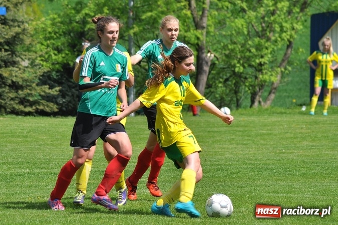 Zdjęcie w galerii na portalu naszraciborz.pl: Piłkarki z Gamowa bliskie sprawienia niespodzianki wiadomości z regionu