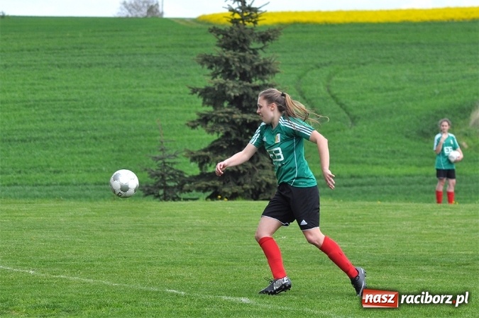 Zdjęcie w galerii na portalu naszraciborz.pl: Piłkarki z Gamowa bliskie sprawienia niespodzianki wiadomości z regionu