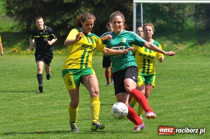 Zdjęcie w galerii na portalu naszraciborz.pl: Piłkarki z Gamowa bliskie sprawienia niespodzianki wiadomości z regionu