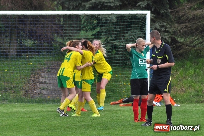 Zdjęcie w galerii na portalu naszraciborz.pl: Piłkarki z Gamowa bliskie sprawienia niespodzianki wiadomości z regionu