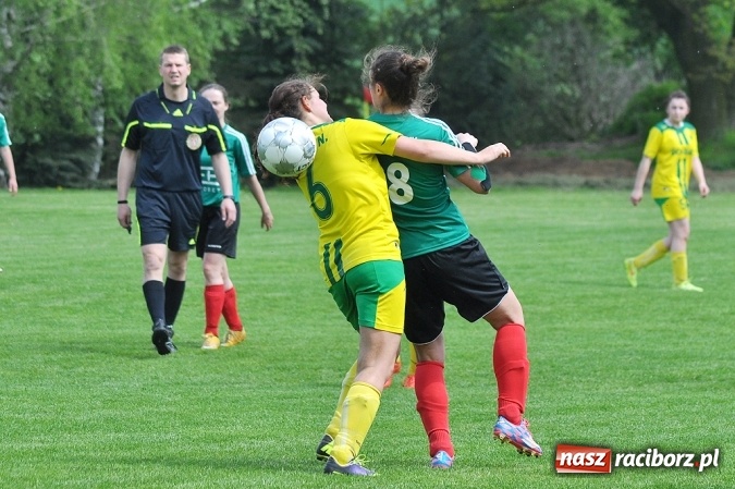 Zdjęcie w galerii na portalu naszraciborz.pl: Piłkarki z Gamowa bliskie sprawienia niespodzianki wiadomości z regionu
