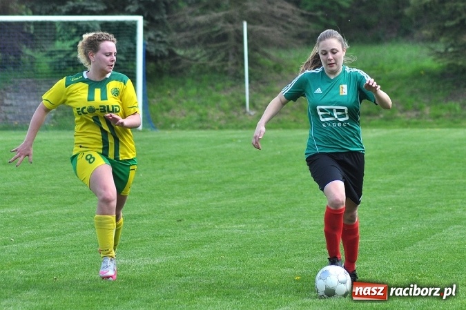 Zdjęcie w galerii na portalu naszraciborz.pl: Piłkarki z Gamowa bliskie sprawienia niespodzianki wiadomości z regionu