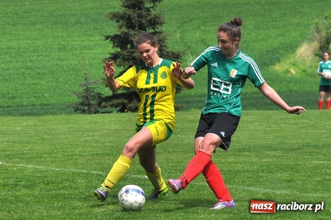 Zdjęcie w galerii na portalu naszraciborz.pl: Piłkarki z Gamowa bliskie sprawienia niespodzianki wiadomości z regionu