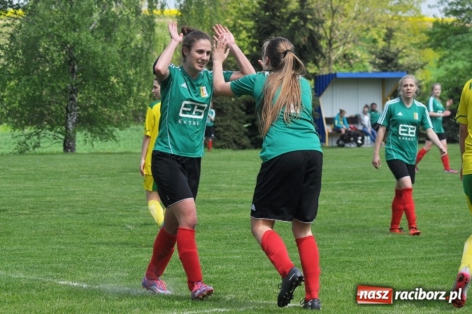 Zdjęcie w galerii na portalu naszraciborz.pl: Piłkarki z Gamowa bliskie sprawienia niespodzianki wiadomości z regionu
