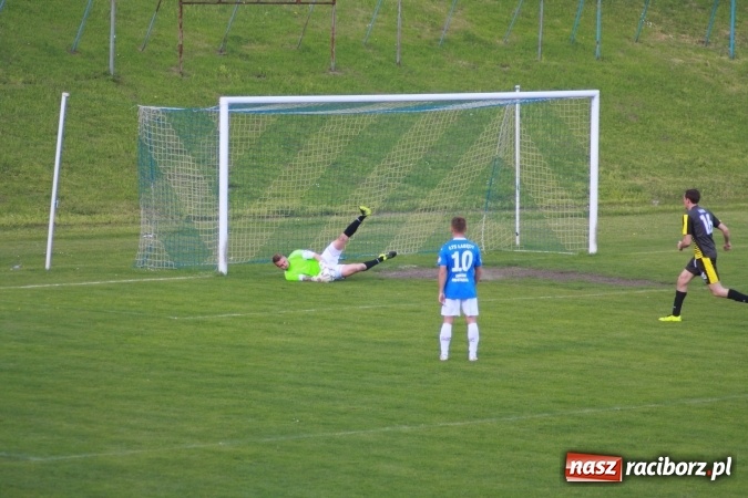 Zdjęcie w galerii na portalu naszraciborz.pl: LKS Krzyżanowice nie sprostał wiceliderowi wiadomości z regionu