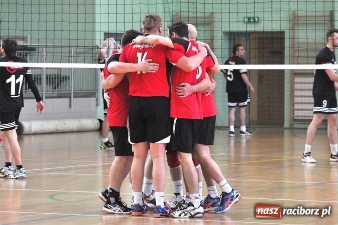 Zdjęcie w galerii na portalu naszraciborz.pl: XIX sezon Raciborskiej Ligi Piłki Siatkowej za nami. Nowiny i KKS Rybnik najlepsze wiadomości z regionu