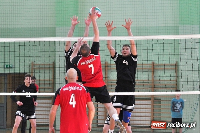 Zdjęcie w galerii na portalu naszraciborz.pl: XIX sezon Raciborskiej Ligi Piłki Siatkowej za nami. Nowiny i KKS Rybnik najlepsze wiadomości z regionu