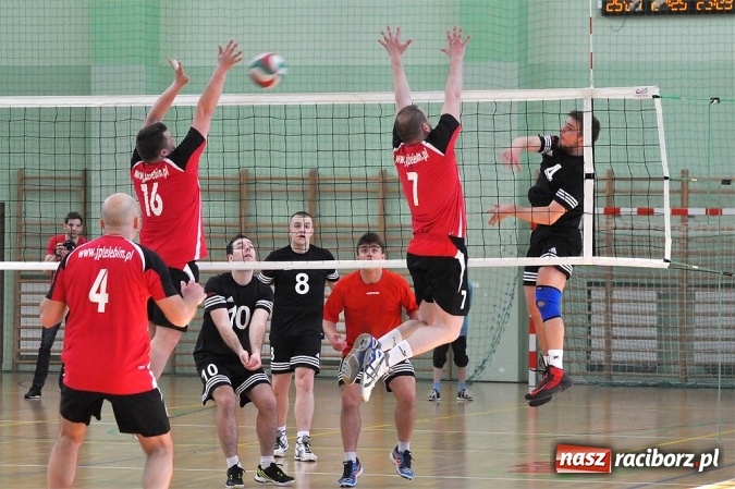 Zdjęcie w galerii na portalu naszraciborz.pl: XIX sezon Raciborskiej Ligi Piłki Siatkowej za nami. Nowiny i KKS Rybnik najlepsze wiadomości z regionu