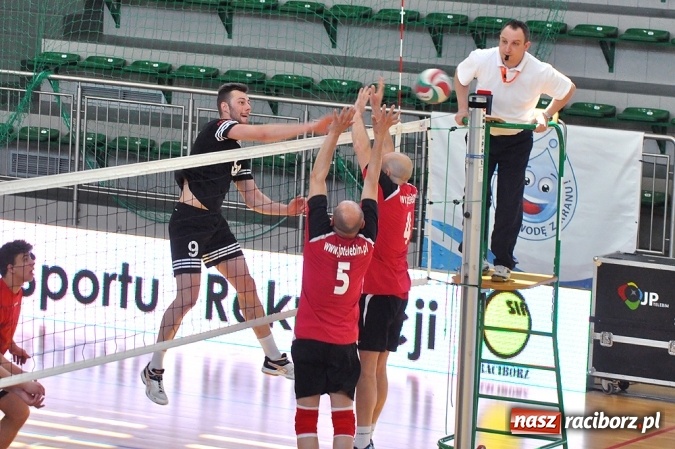 Zdjęcie w galerii na portalu naszraciborz.pl: XIX sezon Raciborskiej Ligi Piłki Siatkowej za nami. Nowiny i KKS Rybnik najlepsze wiadomości z regionu
