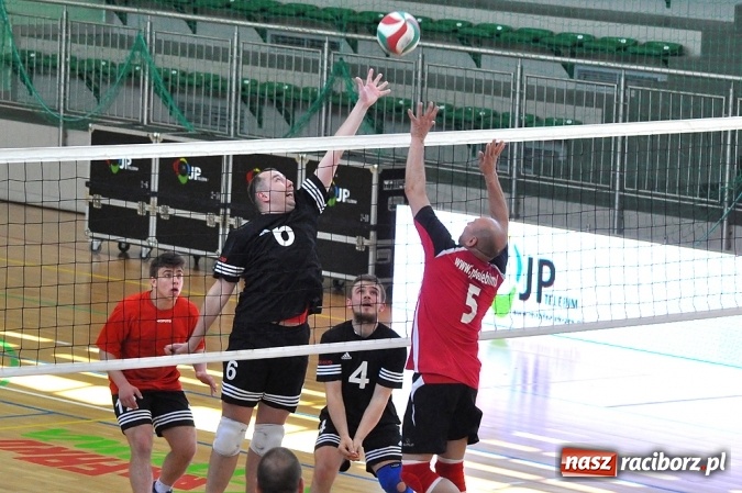 Zdjęcie w galerii na portalu naszraciborz.pl: XIX sezon Raciborskiej Ligi Piłki Siatkowej za nami. Nowiny i KKS Rybnik najlepsze wiadomości z regionu