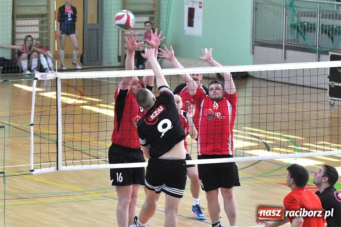 Zdjęcie w galerii na portalu naszraciborz.pl: XIX sezon Raciborskiej Ligi Piłki Siatkowej za nami. Nowiny i KKS Rybnik najlepsze wiadomości z regionu