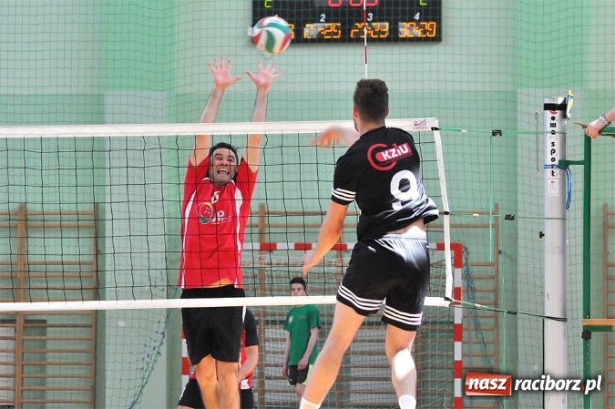 Zdjęcie w galerii na portalu naszraciborz.pl: XIX sezon Raciborskiej Ligi Piłki Siatkowej za nami. Nowiny i KKS Rybnik najlepsze wiadomości z regionu