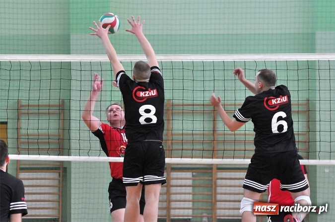 Zdjęcie w galerii na portalu naszraciborz.pl: XIX sezon Raciborskiej Ligi Piłki Siatkowej za nami. Nowiny i KKS Rybnik najlepsze wiadomości z regionu