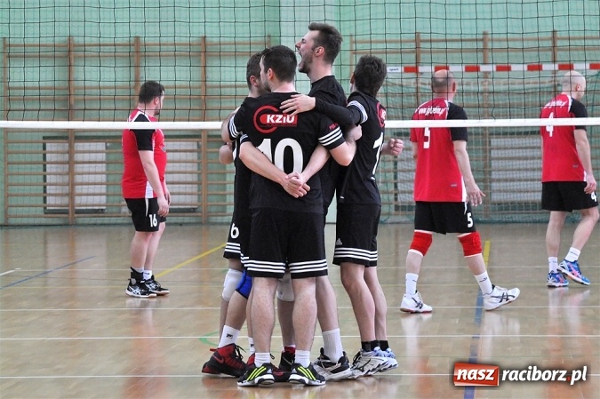 Zdjęcie w galerii na portalu naszraciborz.pl: XIX sezon Raciborskiej Ligi Piłki Siatkowej za nami. Nowiny i KKS Rybnik najlepsze wiadomości z regionu