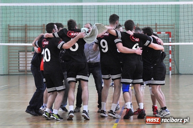 Zdjęcie w galerii na portalu naszraciborz.pl: XIX sezon Raciborskiej Ligi Piłki Siatkowej za nami. Nowiny i KKS Rybnik najlepsze wiadomości z regionu