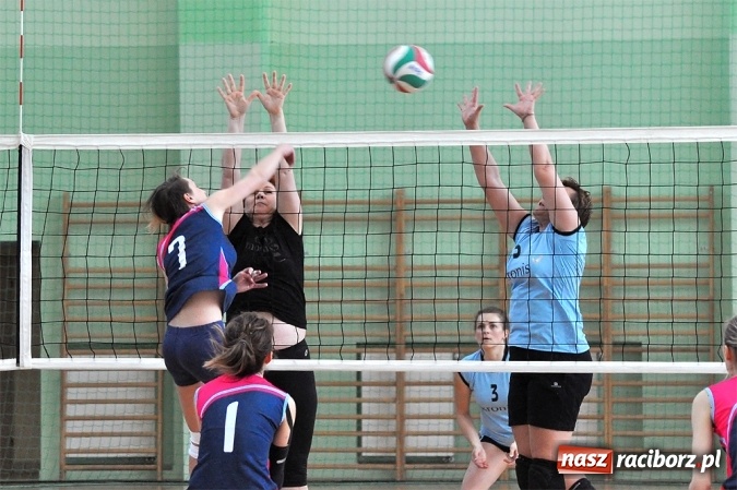 Zdjęcie w galerii na portalu naszraciborz.pl: XIX sezon Raciborskiej Ligi Piłki Siatkowej za nami. Nowiny i KKS Rybnik najlepsze wiadomości z regionu