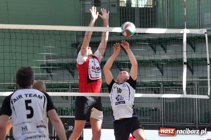 Zdjęcie w galerii na portalu naszraciborz.pl: XIX sezon Raciborskiej Ligi Piłki Siatkowej za nami. Nowiny i KKS Rybnik najlepsze wiadomości z regionu