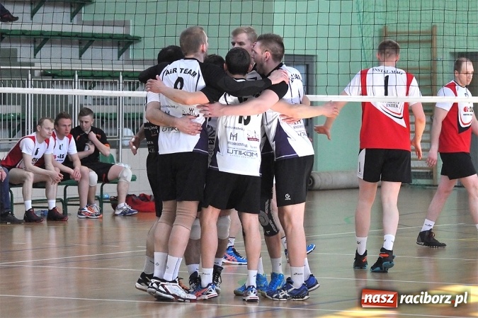 Zdjęcie w galerii na portalu naszraciborz.pl: XIX sezon Raciborskiej Ligi Piłki Siatkowej za nami. Nowiny i KKS Rybnik najlepsze wiadomości z regionu