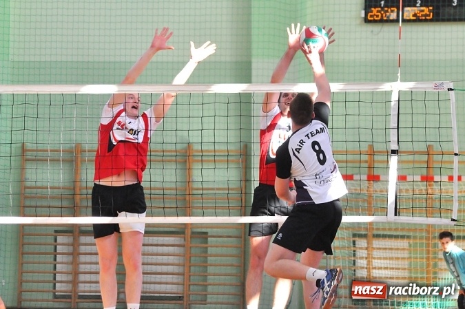 Zdjęcie w galerii na portalu naszraciborz.pl: XIX sezon Raciborskiej Ligi Piłki Siatkowej za nami. Nowiny i KKS Rybnik najlepsze wiadomości z regionu